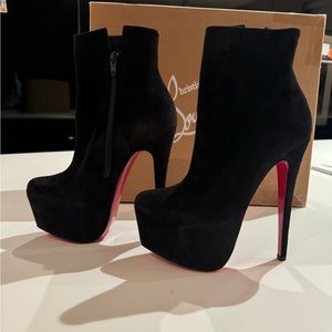 NIB Authentic Christian Louboutin - daf booty 160 black suede veau velours 35.5